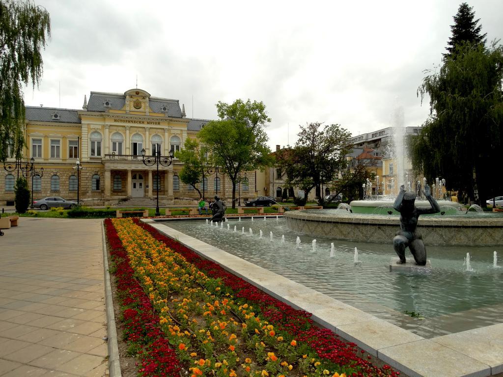Old Center Apartment Русе Экстерьер фото